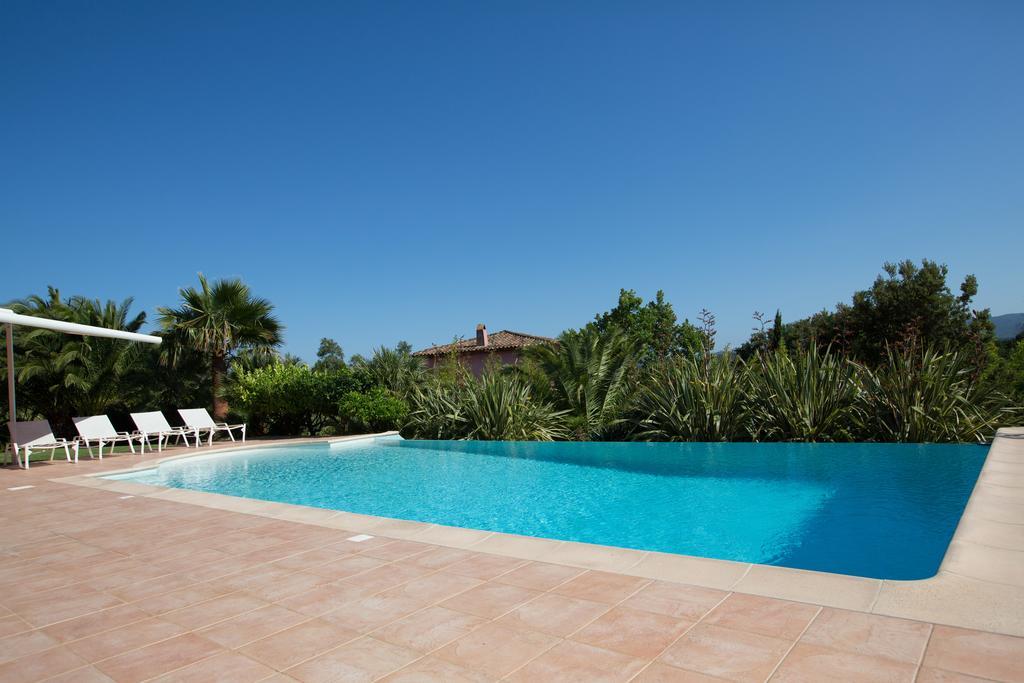 Hotel La Tarentane à Grimaud Extérieur photo