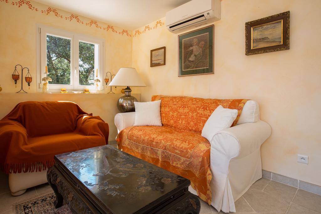 Hotel La Tarentane à Grimaud Extérieur photo