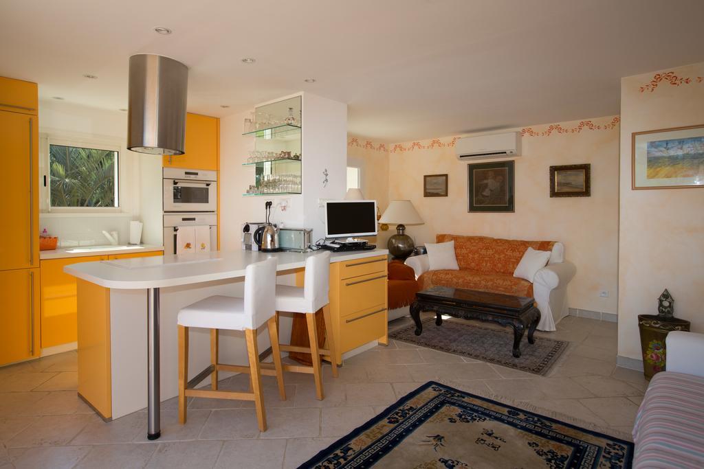 Hotel La Tarentane à Grimaud Extérieur photo