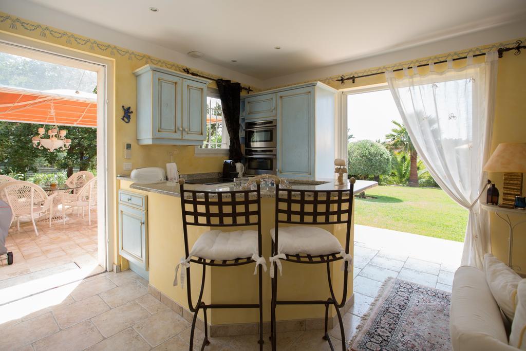 Hotel La Tarentane à Grimaud Extérieur photo