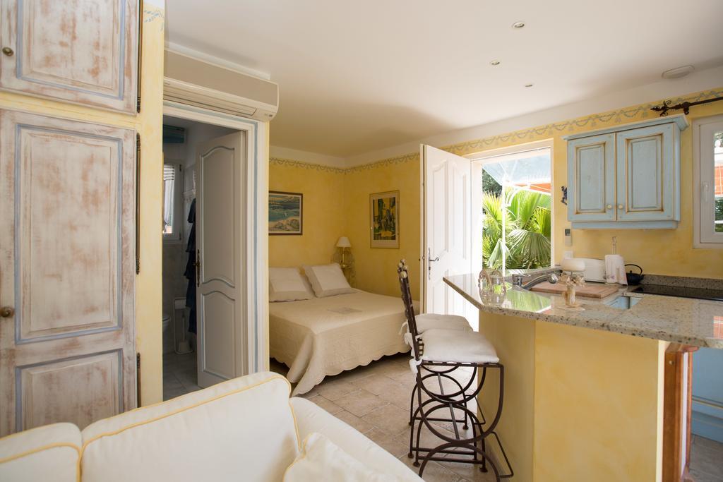 Hotel La Tarentane à Grimaud Extérieur photo