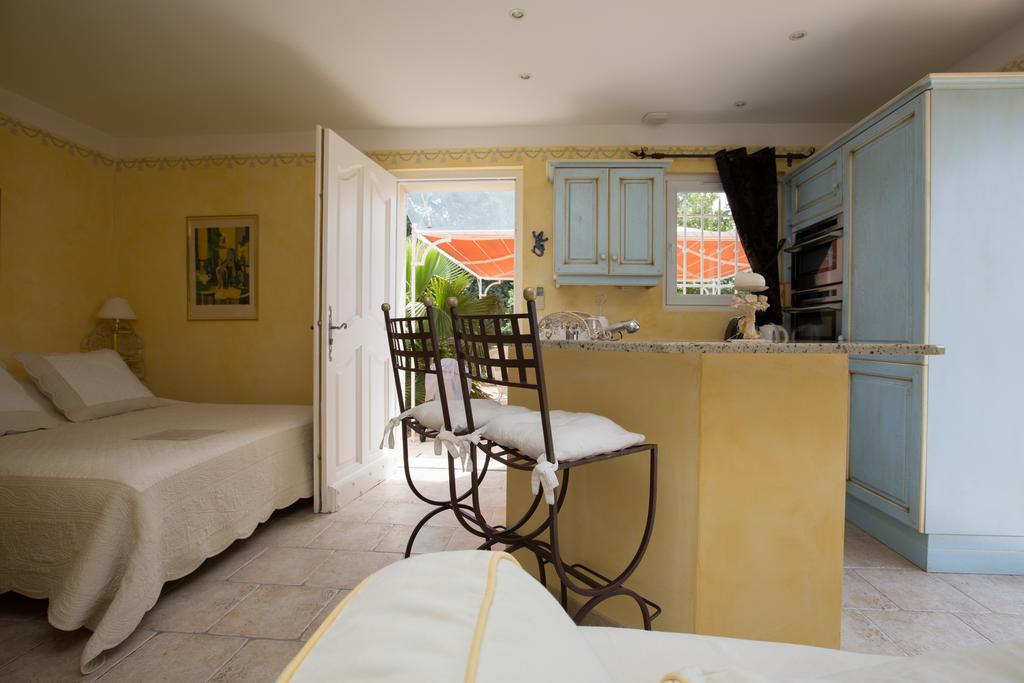 Hotel La Tarentane à Grimaud Extérieur photo