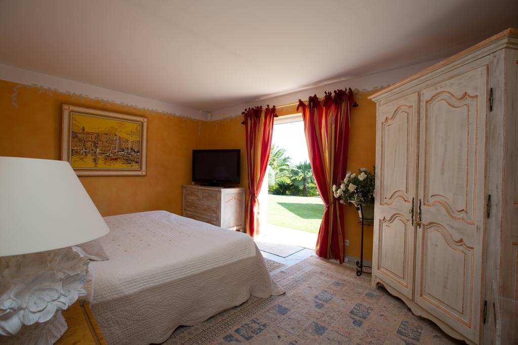 Hotel La Tarentane à Grimaud Extérieur photo