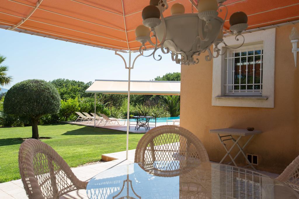 Hotel La Tarentane à Grimaud Extérieur photo