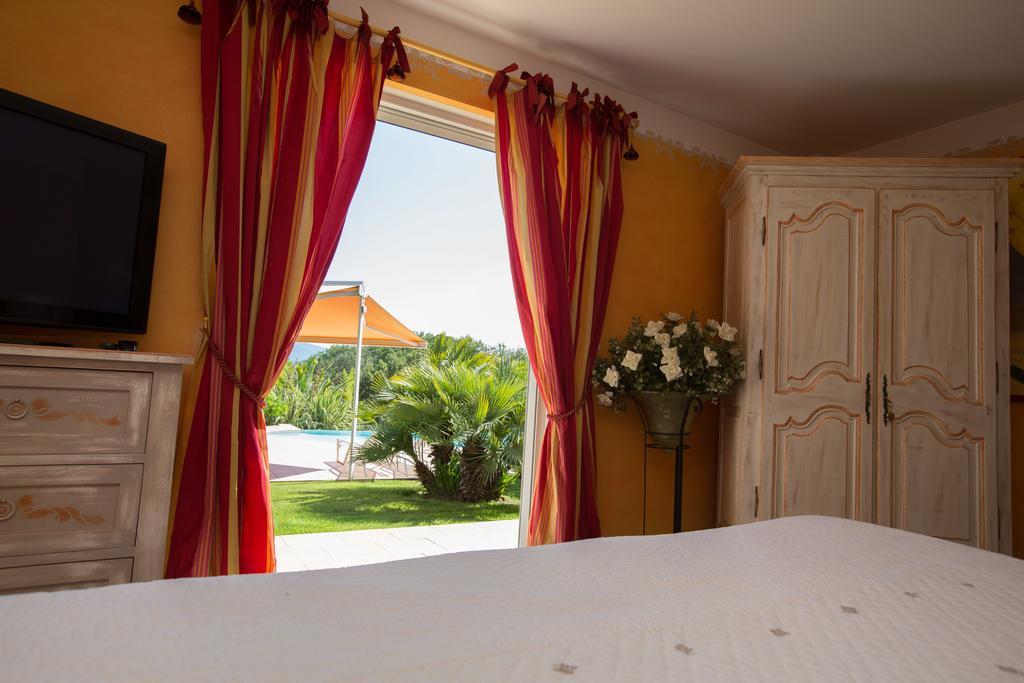 Hotel La Tarentane à Grimaud Extérieur photo