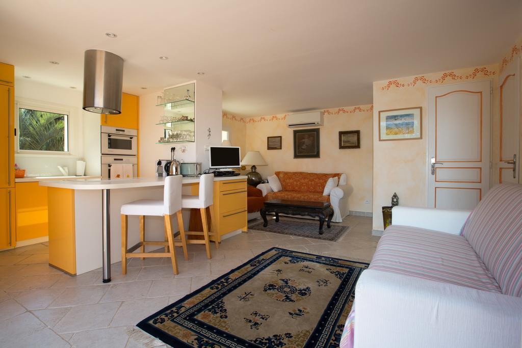 Hotel La Tarentane à Grimaud Chambre photo