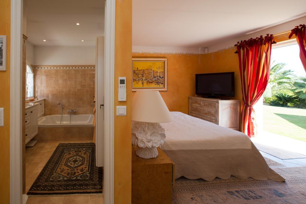 Hotel La Tarentane à Grimaud Extérieur photo